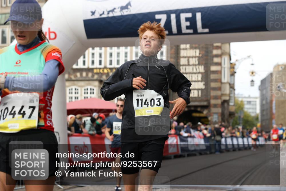 05.10.2025 - 20. swb-Marathon Bremen Yannick Fuchs http://msf.ph/oto/9253567 05.10.2025 10:45:35 Ziel 9396, 9885, 10447, 11346, 11403, 11585 meine-sportfotos.de