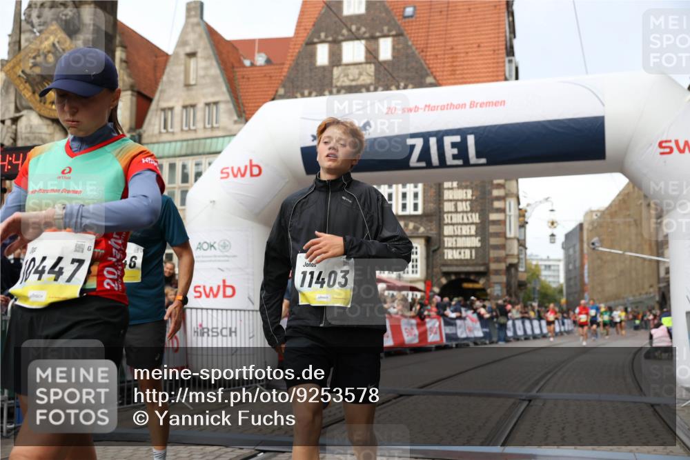 05.10.2025 - 20. swb-Marathon Bremen Yannick Fuchs http://msf.ph/oto/9253578 05.10.2025 10:45:36 Ziel 9396, 9885, 10447, 11346, 11403, 11585 meine-sportfotos.de