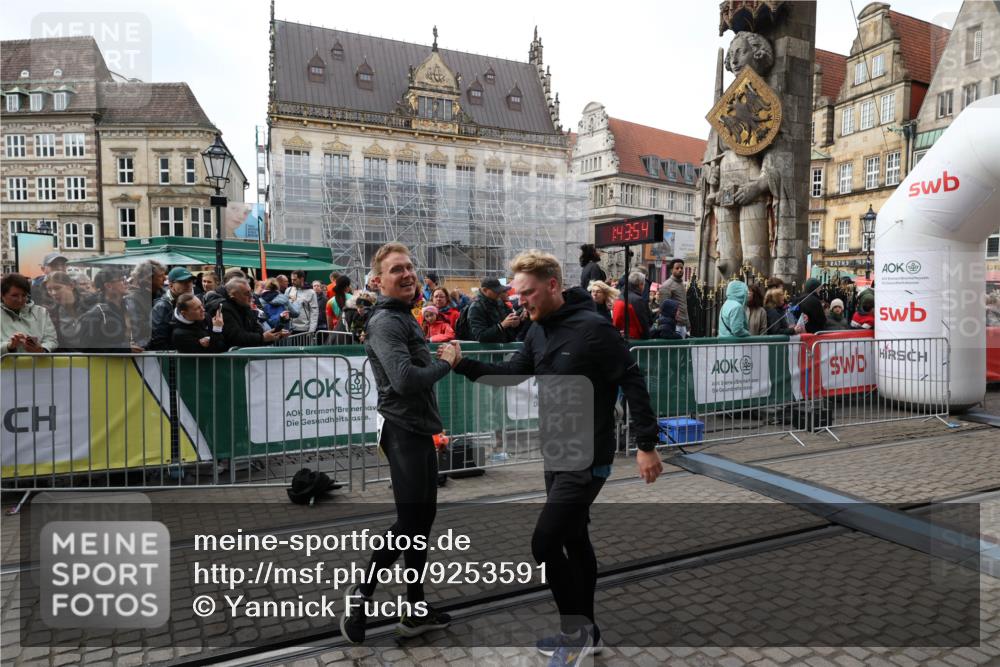 05.10.2025 - 20. swb-Marathon Bremen Yannick Fuchs http://msf.ph/oto/9253591 05.10.2025 11:14:43 Ziel 9861, 9970, 10292, 10722, 11072, 11139, 11473 meine-sportfotos.de