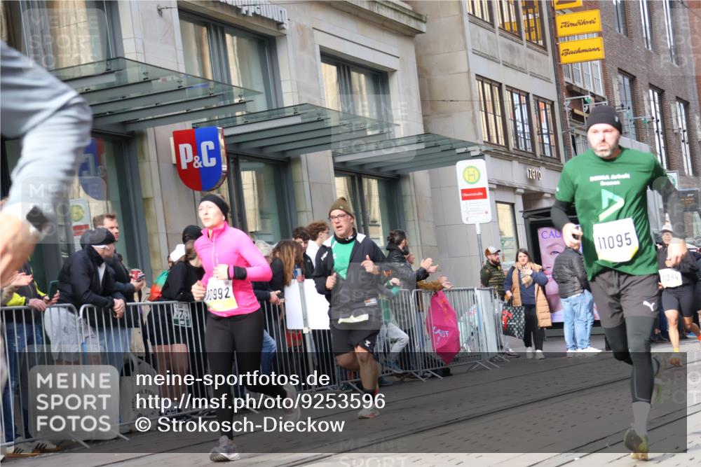 05.10.2025 - 20. swb-Marathon Bremen Strokosch-Dieckow http://msf.ph/oto/9253596 05.10.2025 10:55:55 Ziel 9258, 9424, 9541, 9783, 9811, 9855, 9932, 9950, 9968, 10006, 10009, 10028, 10191, 10196, 10387, 10394, 10424, 10546, 10590, 10641, 10664, 10675, 10959, 10989, 10992, 11095, 11364, 11366, 11554, 11620, 11626, 11630, 11662, 11693, 11723, 11741, 9258, 9424, 9541, 9783, 9811, 9855, 9932, 9950, 9968, 10006, 10009, 10028, 10191, 10196, 10387, 10394, 10424, 10546, 10590, 10641, 10664, 10675, 10959, 10989, 10992, 11095, 11364, 11366, 11554, 11620, 11630, 11662, 11693 meine-sportfotos.de