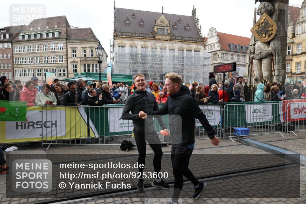 05.10.2025 - 20. swb-Marathon Bremen Yannick Fuchs http://msf.ph/oto/9253600 05.10.2025 11:14:43 Ziel 9861, 9970, 10292, 10722, 11072, 11139, 11473 meine-sportfotos.de