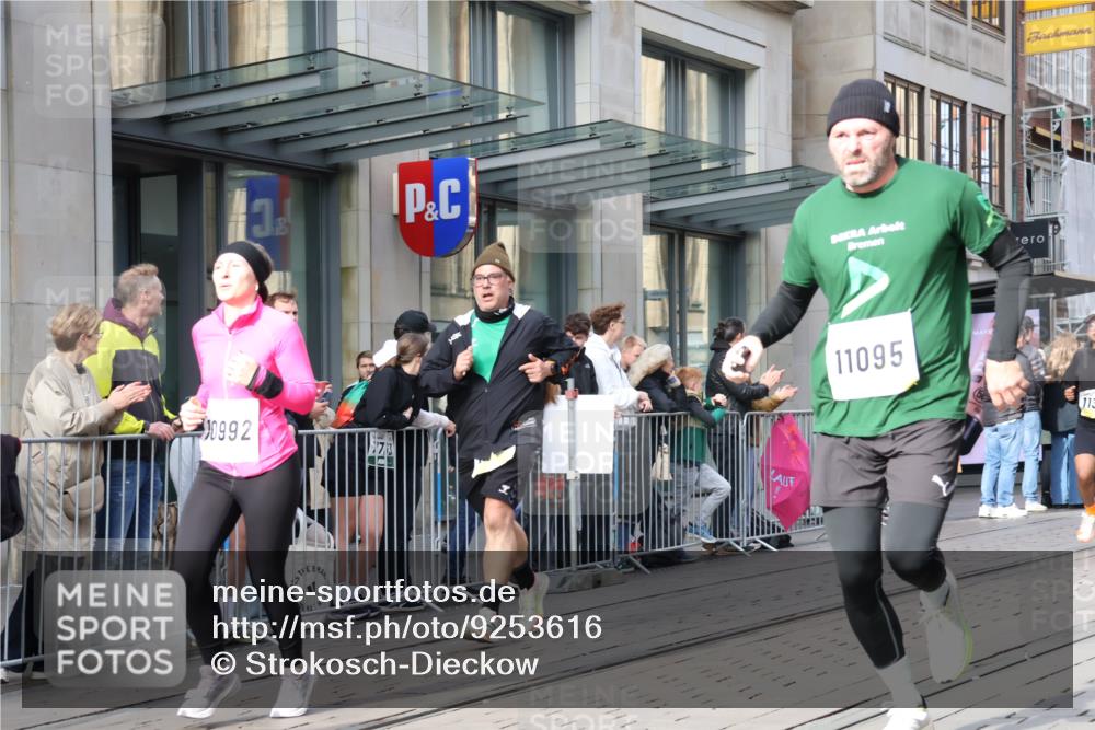 05.10.2025 - 20. swb-Marathon Bremen Strokosch-Dieckow http://msf.ph/oto/9253616 05.10.2025 10:55:56 Ziel 9258, 9424, 9541, 9783, 9811, 9855, 9932, 9968, 10006, 10009, 10028, 10179, 10191, 10196, 10387, 10394, 10424, 10546, 10590, 10641, 10664, 10675, 10989, 10992, 11095, 11364, 11366, 11554, 11620, 11626, 11630, 11662, 11693, 11723, 11741, 9258, 9424, 9541, 9783, 9811, 9855, 9932, 9968, 10006, 10009, 10028, 10179, 10191, 10196, 10387, 10394, 10424, 10546, 10590, 10641, 10664, 10675, 10989, 10992, 11095, 11364, 11366, 11554, 11620, 11630, 11662, 11693 meine-sportfotos.de