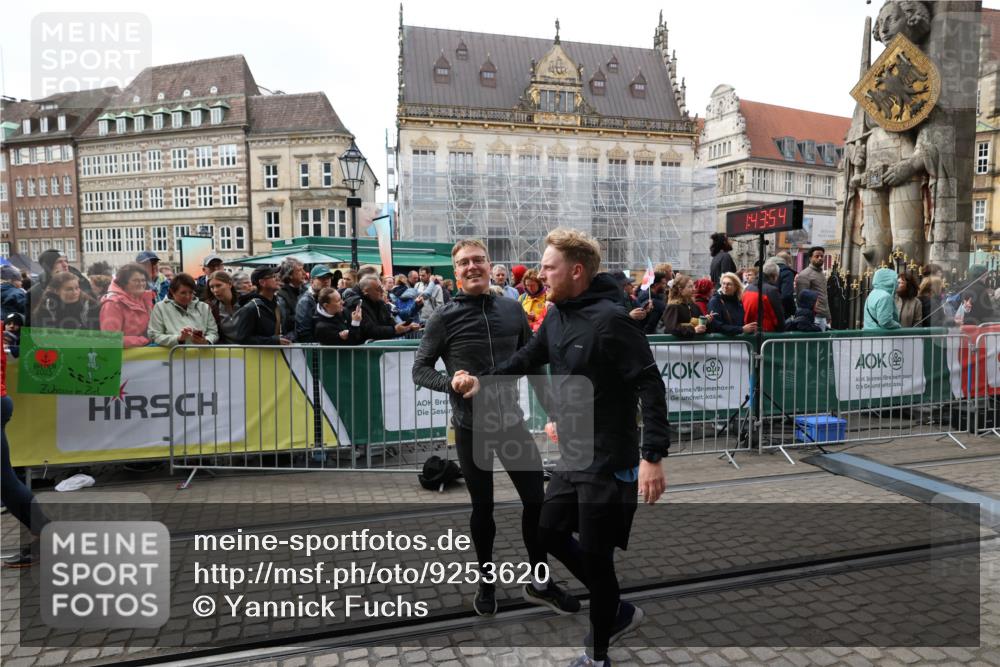 05.10.2025 - 20. swb-Marathon Bremen Yannick Fuchs http://msf.ph/oto/9253620 05.10.2025 11:14:44 Ziel 9861, 9970, 10292, 10722, 11072, 11139, 11473 meine-sportfotos.de