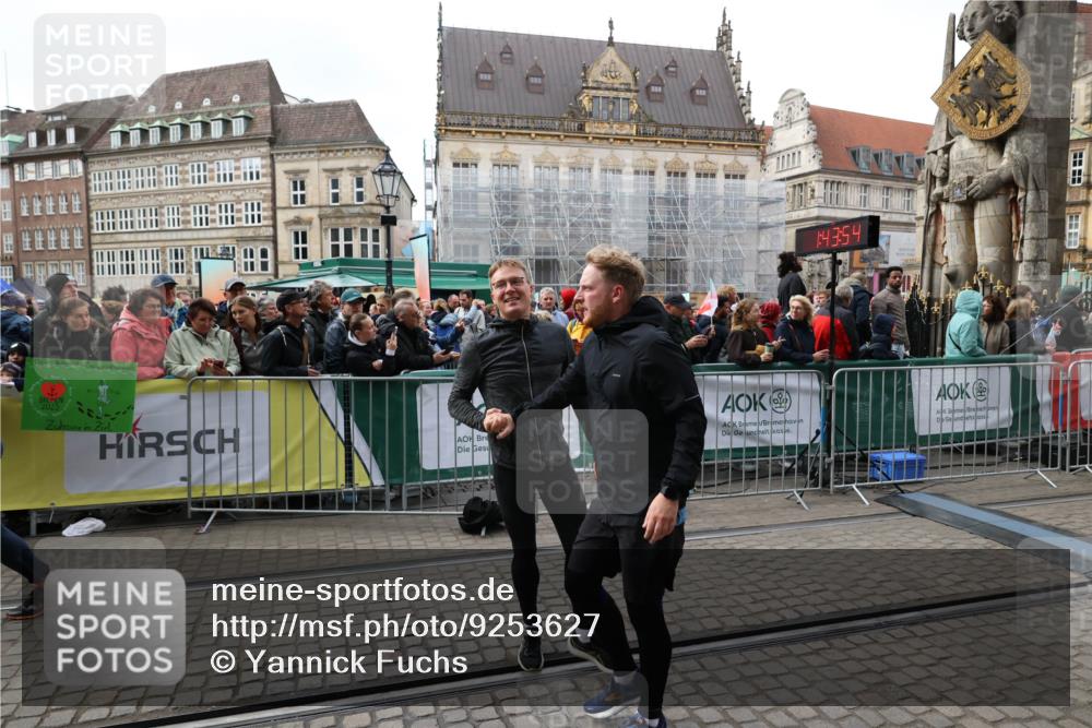 05.10.2025 - 20. swb-Marathon Bremen Yannick Fuchs http://msf.ph/oto/9253627 05.10.2025 11:14:44 Ziel 9861, 9970, 10292, 10722, 11072, 11139, 11473 meine-sportfotos.de
