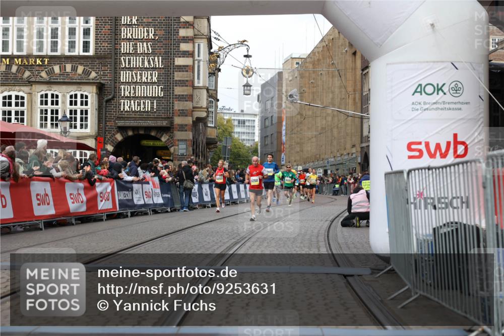 05.10.2025 - 20. swb-Marathon Bremen Yannick Fuchs http://msf.ph/oto/9253631 05.10.2025 10:45:37 Ziel 10447, 11346, 11403, 11585 meine-sportfotos.de