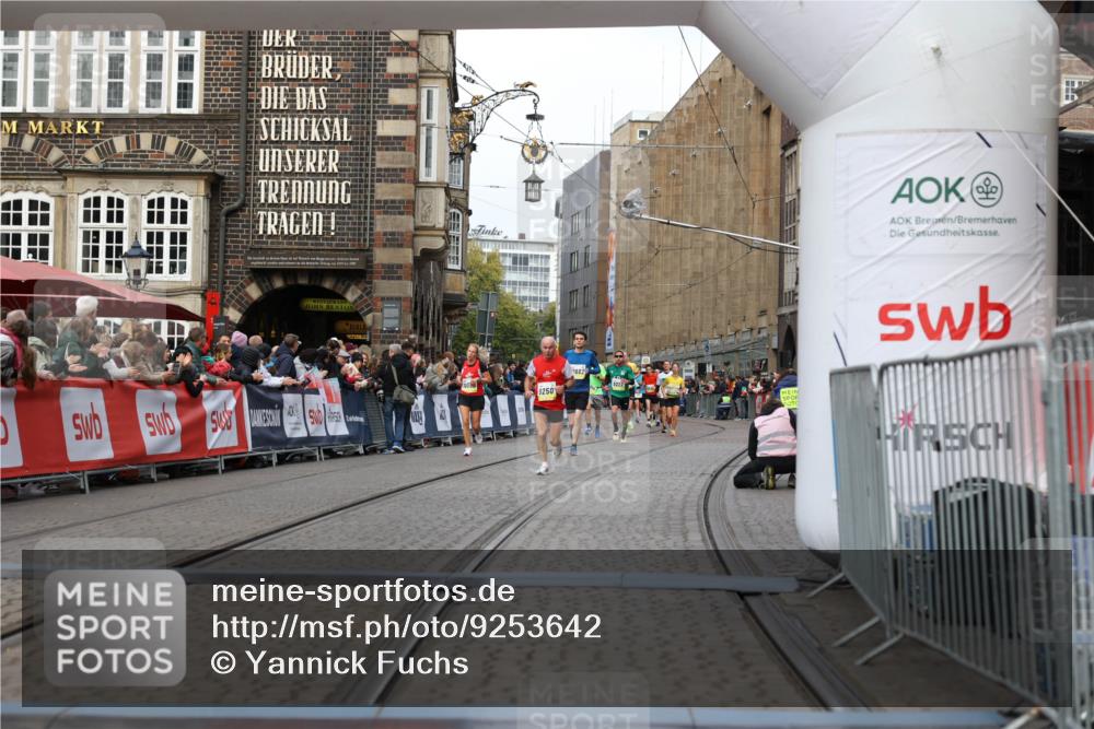 05.10.2025 - 20. swb-Marathon Bremen Yannick Fuchs http://msf.ph/oto/9253642 05.10.2025 10:45:37 Ziel 10447, 11346, 11403, 11585 meine-sportfotos.de