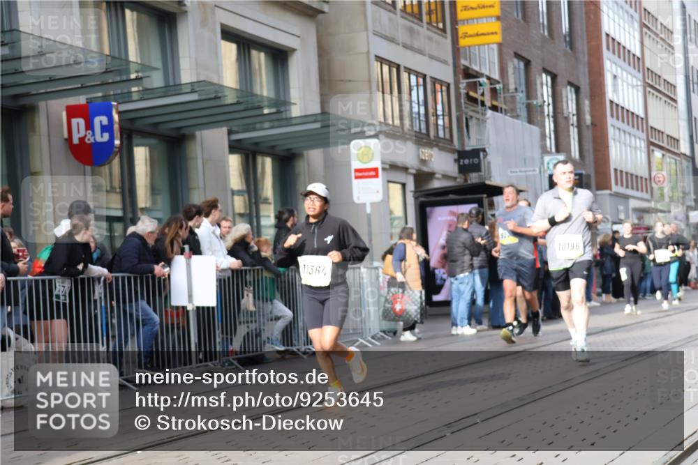 05.10.2025 - 20. swb-Marathon Bremen Strokosch-Dieckow http://msf.ph/oto/9253645 05.10.2025 10:55:57 Ziel 9258, 9424, 9541, 9783, 9790, 9811, 9855, 9932, 9968, 10005, 10006, 10009, 10028, 10179, 10191, 10196, 10387, 10424, 10546, 10590, 10664, 10989, 10992, 11095, 11364, 11366, 11554, 11620, 11630, 11662, 11693, 11723, 11741, 9258, 9424, 9541, 9783, 9790, 9811, 9855, 9932, 9968, 10005, 10006, 10009, 10028, 10179, 10191, 10196, 10387, 10424, 10546, 10590, 10664, 10989, 10992, 11095, 11364, 11366, 11554, 11620, 11630, 11662, 11693 meine-sportfotos.de