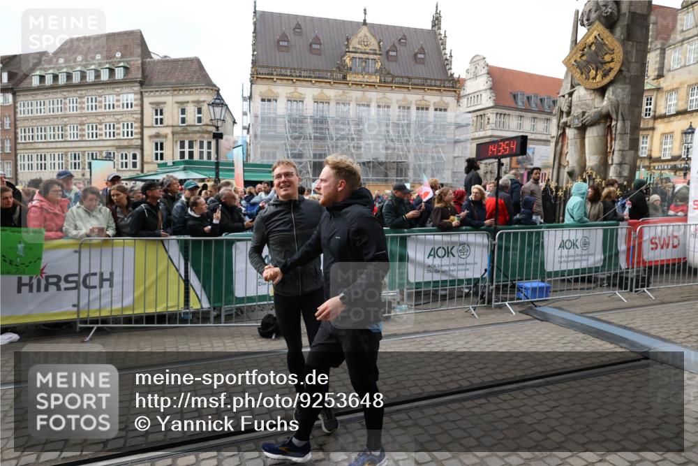 05.10.2025 - 20. swb-Marathon Bremen Yannick Fuchs http://msf.ph/oto/9253648 05.10.2025 11:14:44 Ziel 9861, 9970, 10292, 10722, 11072, 11139, 11473 meine-sportfotos.de