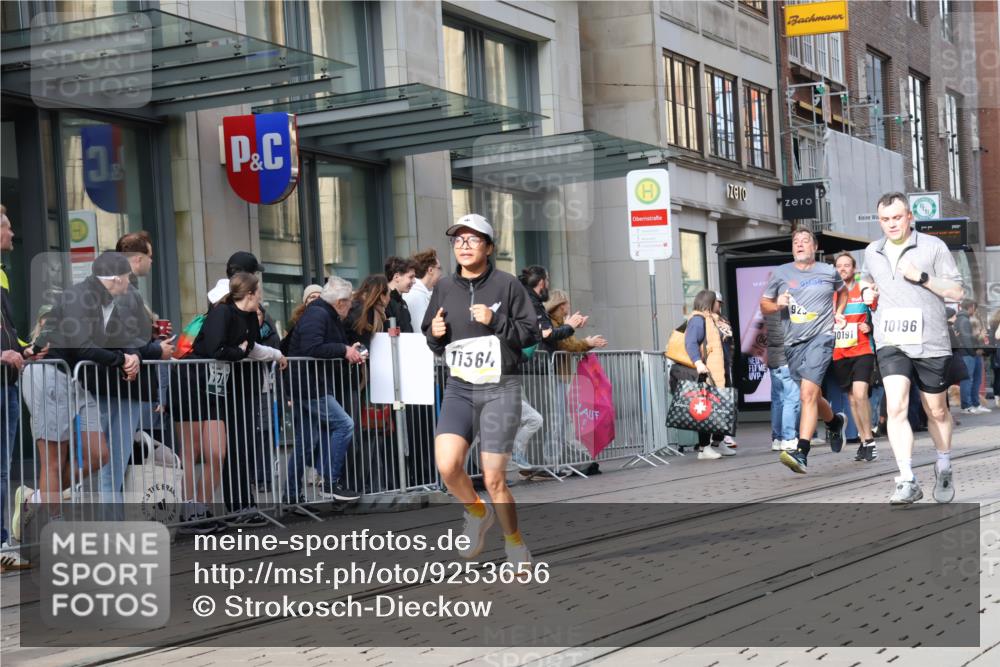 05.10.2025 - 20. swb-Marathon Bremen Strokosch-Dieckow http://msf.ph/oto/9253656 05.10.2025 10:55:58 Ziel 9258, 9424, 9783, 9790, 9811, 9855, 9932, 9968, 10005, 10006, 10009, 10028, 10179, 10191, 10196, 10387, 10424, 10546, 10590, 10648, 10664, 10989, 10992, 11095, 11253, 11364, 11366, 11554, 11571, 11620, 11630, 11662, 11693, 11723, 11741, 9258, 9424, 9783, 9790, 9811, 9855, 9932, 9968, 10005, 10006, 10009, 10028, 10179, 10191, 10196, 10387, 10424, 10546, 10590, 10648, 10664, 10989, 10992, 11095, 11253, 11364, 11366, 11554, 11571, 11620, 11630, 11662, 11693 meine-sportfotos.de