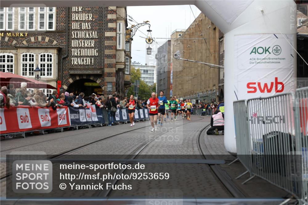 05.10.2025 - 20. swb-Marathon Bremen Yannick Fuchs http://msf.ph/oto/9253659 05.10.2025 10:45:38 Ziel 10447, 11403, 11585 meine-sportfotos.de
