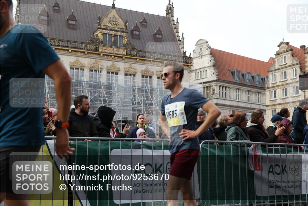 05.10.2025 - 20. swb-Marathon Bremen Yannick Fuchs http://msf.ph/oto/9253670 05.10.2025 10:45:39 Ziel 9250, 10447, 10682, 11403, 11585 meine-sportfotos.de