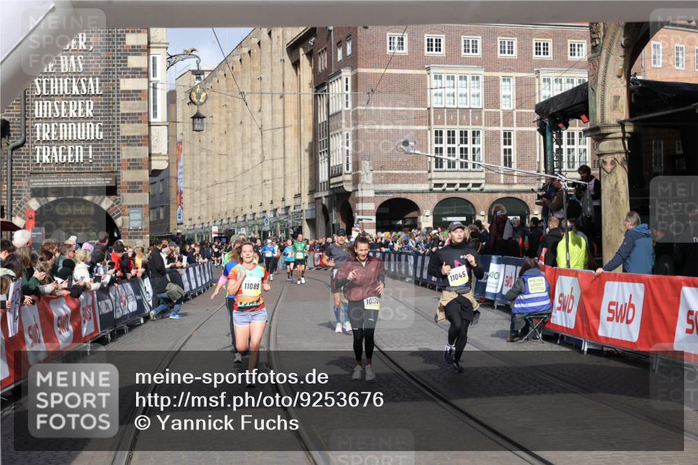 05.10.2025 - 20. swb-Marathon Bremen Yannick Fuchs http://msf.ph/oto/9253676 05.10.2025 10:54:37 Ziel 9367, 9392, 9407, 9633, 10032, 10097, 10178, 10810, 11045, 11089, 11271 meine-sportfotos.de