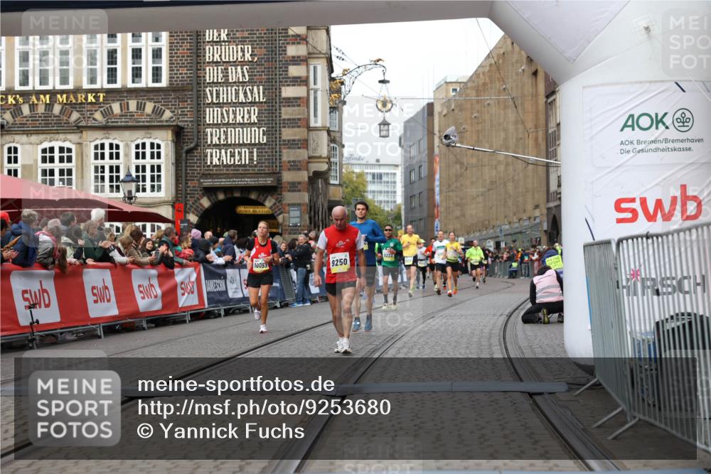 05.10.2025 - 20. swb-Marathon Bremen Yannick Fuchs http://msf.ph/oto/9253680 05.10.2025 10:45:40 Ziel 9250, 10053, 10682, 11403, 11585 meine-sportfotos.de