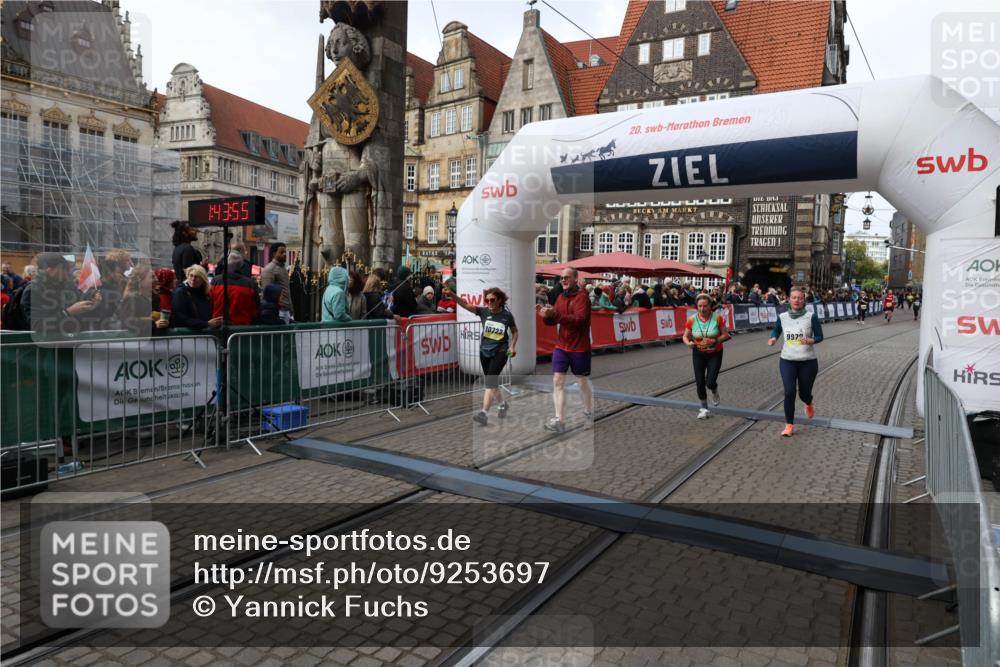 05.10.2025 - 20. swb-Marathon Bremen Yannick Fuchs http://msf.ph/oto/9253697 05.10.2025 11:14:45 Ziel 9861, 9970, 10722, 11139, 11473 meine-sportfotos.de