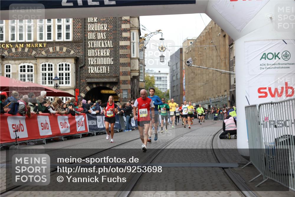 05.10.2025 - 20. swb-Marathon Bremen Yannick Fuchs http://msf.ph/oto/9253698 05.10.2025 10:45:40 Ziel 9250, 10053, 10682, 11403, 11585 meine-sportfotos.de