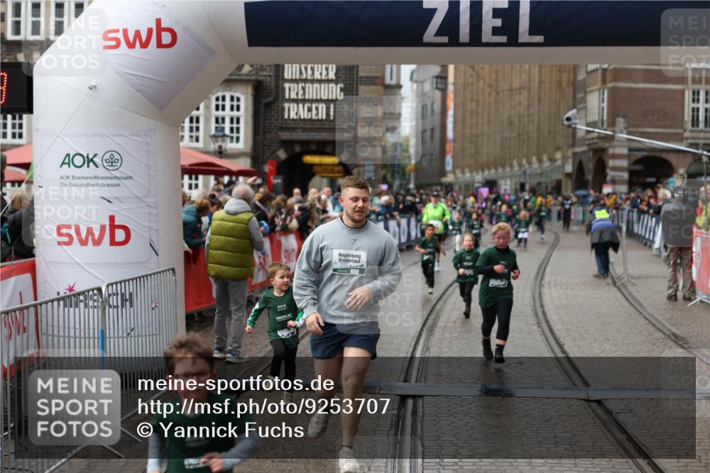 05.10.2025 - 20. swb-Marathon Bremen Yannick Fuchs http://msf.ph/oto/9253707 05.10.2025 15:22:15 Ziel  meine-sportfotos.de