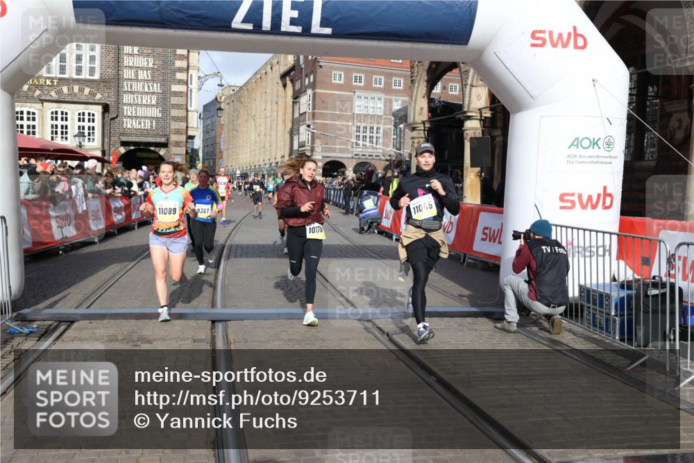 05.10.2025 - 20. swb-Marathon Bremen Yannick Fuchs http://msf.ph/oto/9253711 05.10.2025 10:54:39 Ziel 9367, 9392, 9633, 10032, 10097, 10178, 10296, 10768, 10810, 11045, 11089, 11271 meine-sportfotos.de