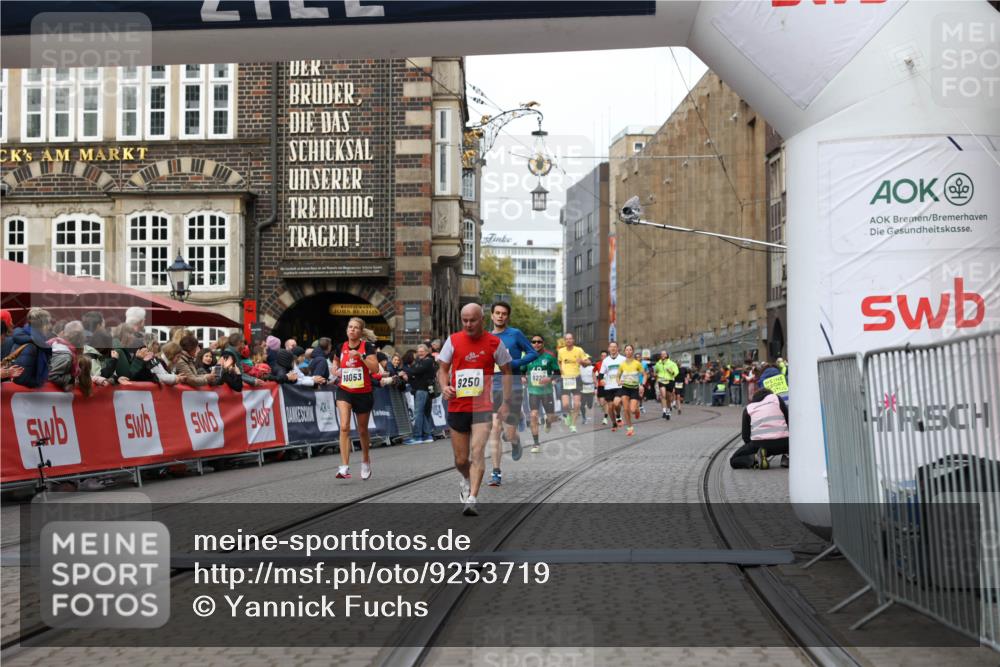 05.10.2025 - 20. swb-Marathon Bremen Yannick Fuchs http://msf.ph/oto/9253719 05.10.2025 10:45:41 Ziel 9250, 10053, 10682, 11585 meine-sportfotos.de