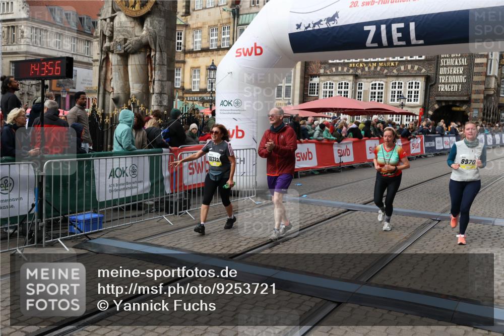 05.10.2025 - 20. swb-Marathon Bremen Yannick Fuchs http://msf.ph/oto/9253721 05.10.2025 11:14:45 Ziel 9861, 9970, 10722, 11139, 11473 meine-sportfotos.de