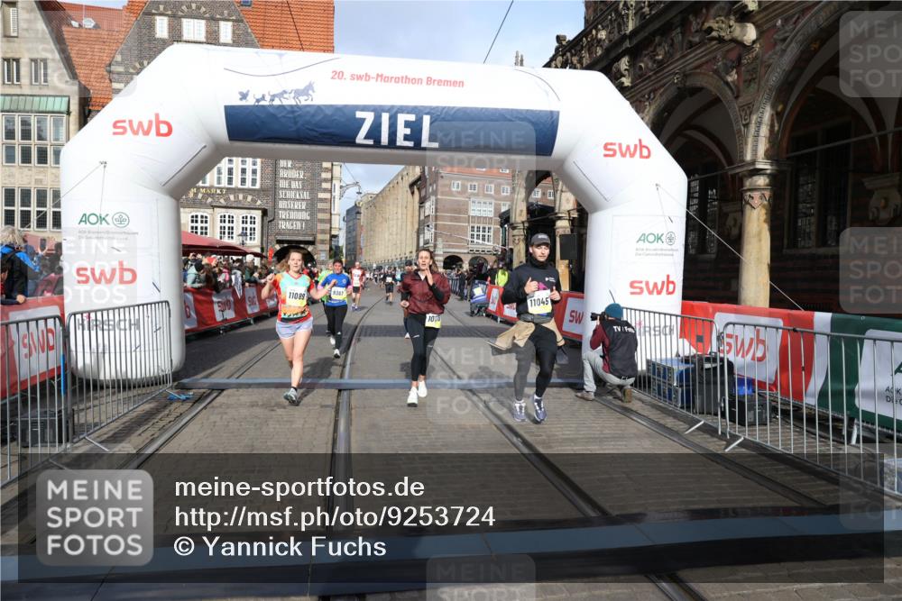 05.10.2025 - 20. swb-Marathon Bremen Yannick Fuchs http://msf.ph/oto/9253724 05.10.2025 10:54:40 Ziel 9367, 9392, 9633, 10032, 10097, 10178, 10296, 10768, 10810, 11045, 11089 meine-sportfotos.de