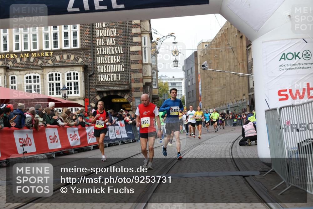 05.10.2025 - 20. swb-Marathon Bremen Yannick Fuchs http://msf.ph/oto/9253731 05.10.2025 10:45:41 Ziel 9250, 10053, 10682, 11585 meine-sportfotos.de