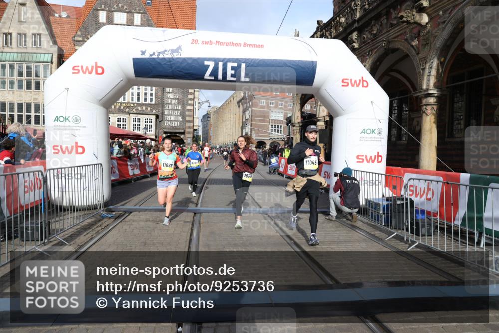 05.10.2025 - 20. swb-Marathon Bremen Yannick Fuchs http://msf.ph/oto/9253736 05.10.2025 10:54:40 Ziel 9367, 9392, 9633, 10032, 10097, 10178, 10296, 10768, 10810, 11045, 11089 meine-sportfotos.de