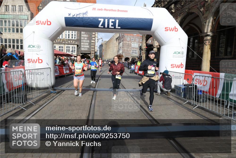 05.10.2025 - 20. swb-Marathon Bremen Yannick Fuchs http://msf.ph/oto/9253750 05.10.2025 10:54:40 Ziel 9367, 9392, 9633, 10032, 10097, 10178, 10296, 10768, 10810, 11045, 11089 meine-sportfotos.de