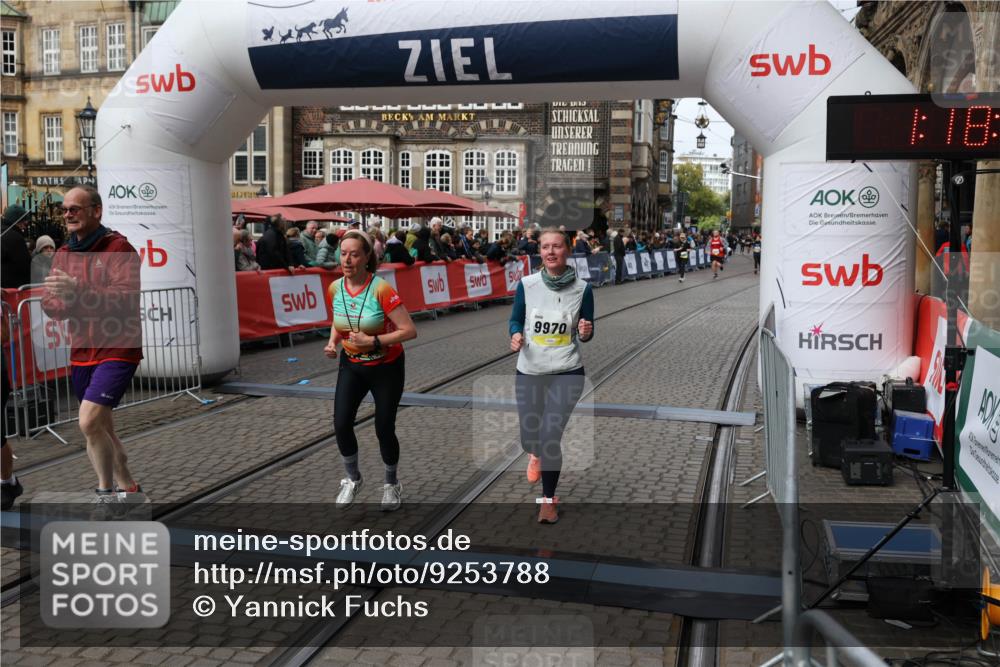 05.10.2025 - 20. swb-Marathon Bremen Yannick Fuchs http://msf.ph/oto/9253788 05.10.2025 11:14:46 Ziel 9861, 9970, 10722, 11473 meine-sportfotos.de