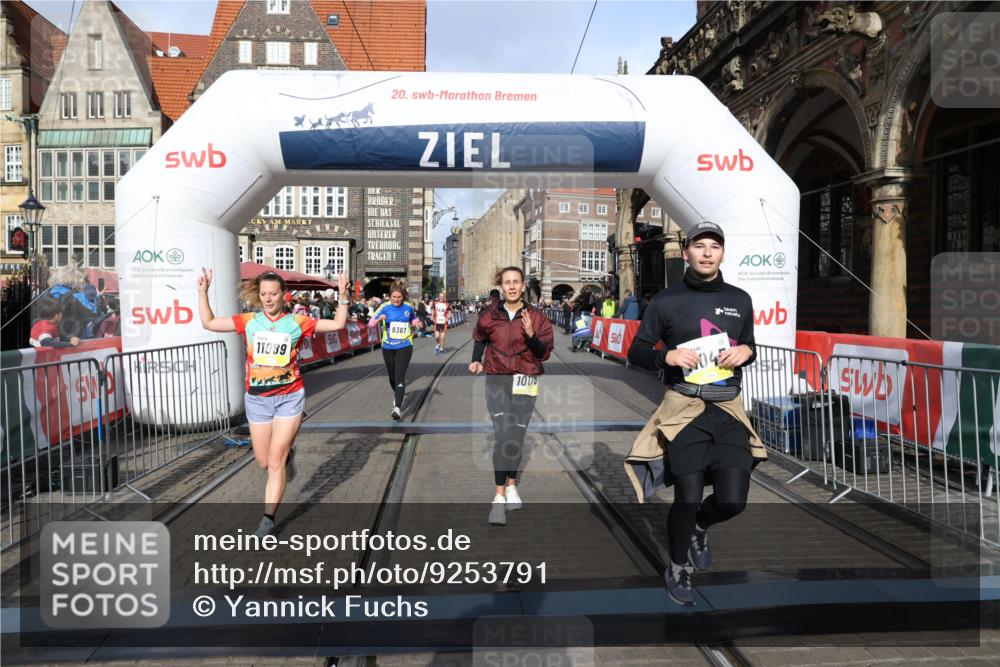 05.10.2025 - 20. swb-Marathon Bremen Yannick Fuchs http://msf.ph/oto/9253791 05.10.2025 10:54:40 Ziel 9367, 9392, 9633, 10032, 10097, 10178, 10296, 10768, 10810, 11045, 11089 meine-sportfotos.de