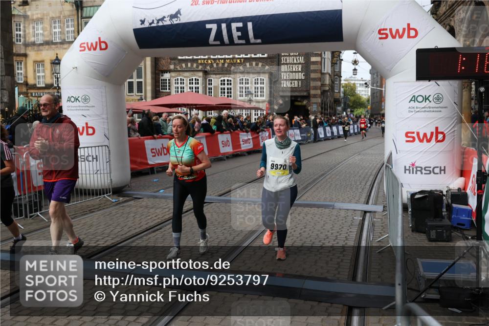 05.10.2025 - 20. swb-Marathon Bremen Yannick Fuchs http://msf.ph/oto/9253797 05.10.2025 11:14:46 Ziel 9861, 9970, 10722, 11473 meine-sportfotos.de
