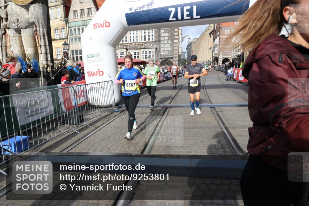 05.10.2025 - 20. swb-Marathon Bremen Yannick Fuchs http://msf.ph/oto/9253801 05.10.2025 10:54:42 Ziel 9367, 10032, 10174, 10178, 10296, 10768, 11045, 11089, 11321, 11694 meine-sportfotos.de