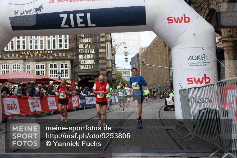 05.10.2025 - 20. swb-Marathon Bremen Yannick Fuchs http://msf.ph/oto/9253806 05.10.2025 10:45:42 Ziel 9222, 9250, 10053, 10682, 11585 meine-sportfotos.de