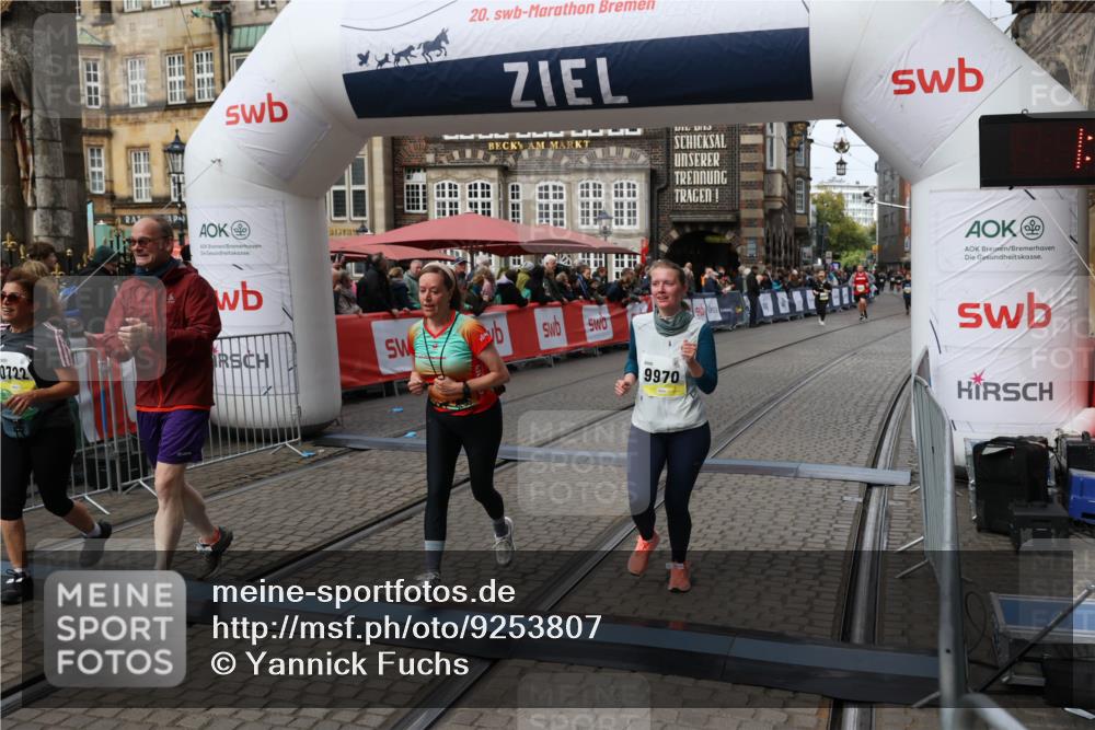 05.10.2025 - 20. swb-Marathon Bremen Yannick Fuchs http://msf.ph/oto/9253807 05.10.2025 11:14:46 Ziel 9861, 9970, 10722, 11473 meine-sportfotos.de