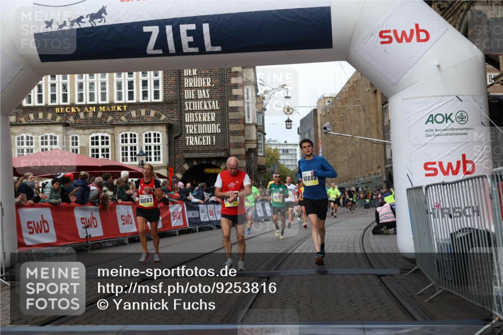 05.10.2025 - 20. swb-Marathon Bremen Yannick Fuchs http://msf.ph/oto/9253816 05.10.2025 10:45:43 Ziel 8000, 9200, 9222, 9250, 10053, 10682, 11678, 11745 meine-sportfotos.de