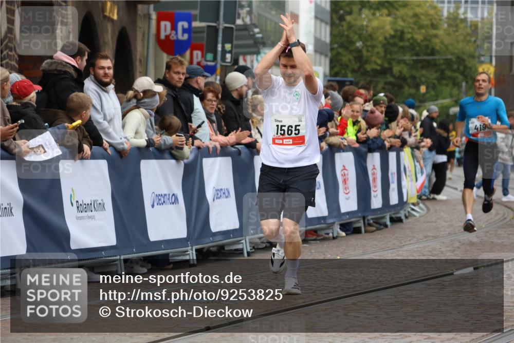 05.10.2025 - 20. swb-Marathon Bremen Strokosch-Dieckow http://msf.ph/oto/9253825 05.10.2025 12:51:51 Ziel 419, 1565 meine-sportfotos.de