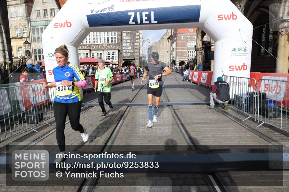 05.10.2025 - 20. swb-Marathon Bremen Yannick Fuchs http://msf.ph/oto/9253833 05.10.2025 10:54:42 Ziel 9367, 10032, 10174, 10178, 10296, 10768, 11045, 11089, 11321, 11694 meine-sportfotos.de