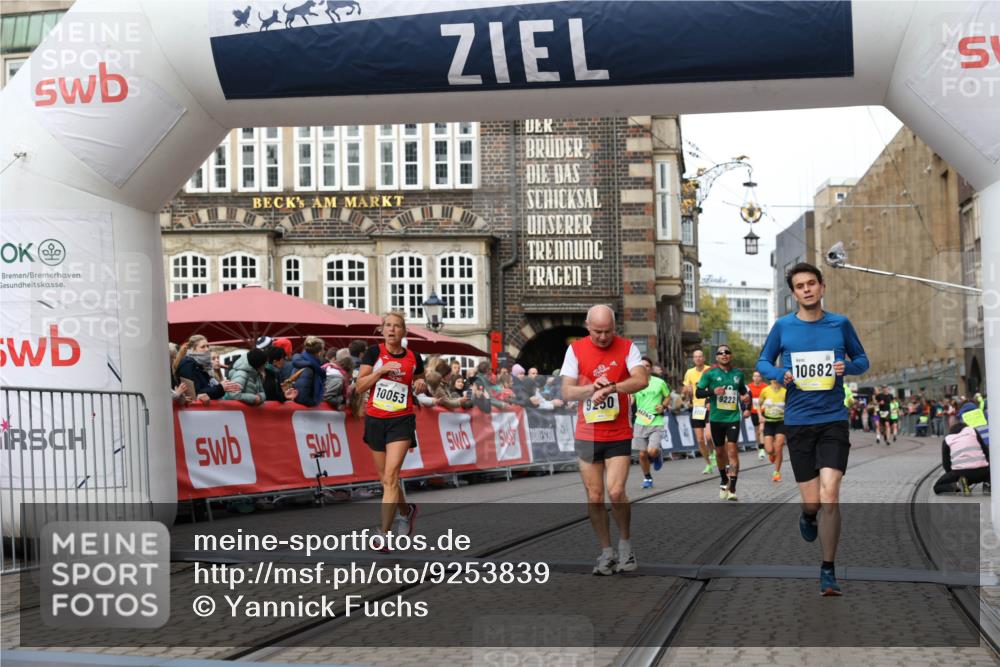 05.10.2025 - 20. swb-Marathon Bremen Yannick Fuchs http://msf.ph/oto/9253839 05.10.2025 10:45:43 Ziel 8000, 9200, 9222, 9250, 10053, 10682, 11678, 11745 meine-sportfotos.de