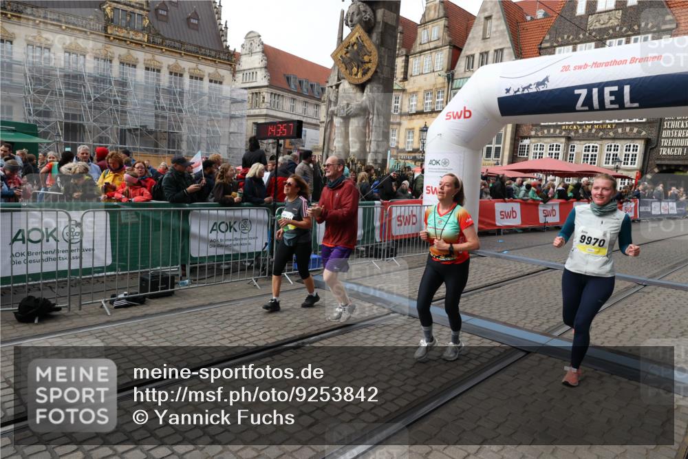 05.10.2025 - 20. swb-Marathon Bremen Yannick Fuchs http://msf.ph/oto/9253842 05.10.2025 11:14:46 Ziel 9861, 9970, 10722, 11473 meine-sportfotos.de