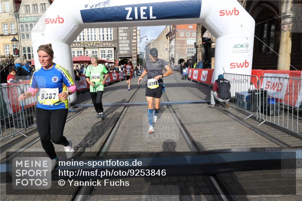 05.10.2025 - 20. swb-Marathon Bremen Yannick Fuchs http://msf.ph/oto/9253846 05.10.2025 10:54:42 Ziel 9367, 10032, 10174, 10178, 10296, 10768, 11045, 11089, 11321, 11694 meine-sportfotos.de