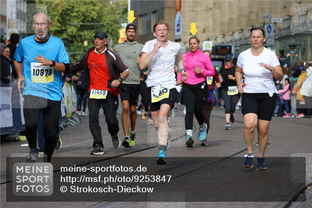 05.10.2025 - 20. swb-Marathon Bremen Strokosch-Dieckow http://msf.ph/oto/9253847 05.10.2025 11:02:00 Ziel 9324, 9426, 9536, 9686, 10301, 10837, 10855, 10879, 10887, 10944, 11014, 11415, 11459 meine-sportfotos.de