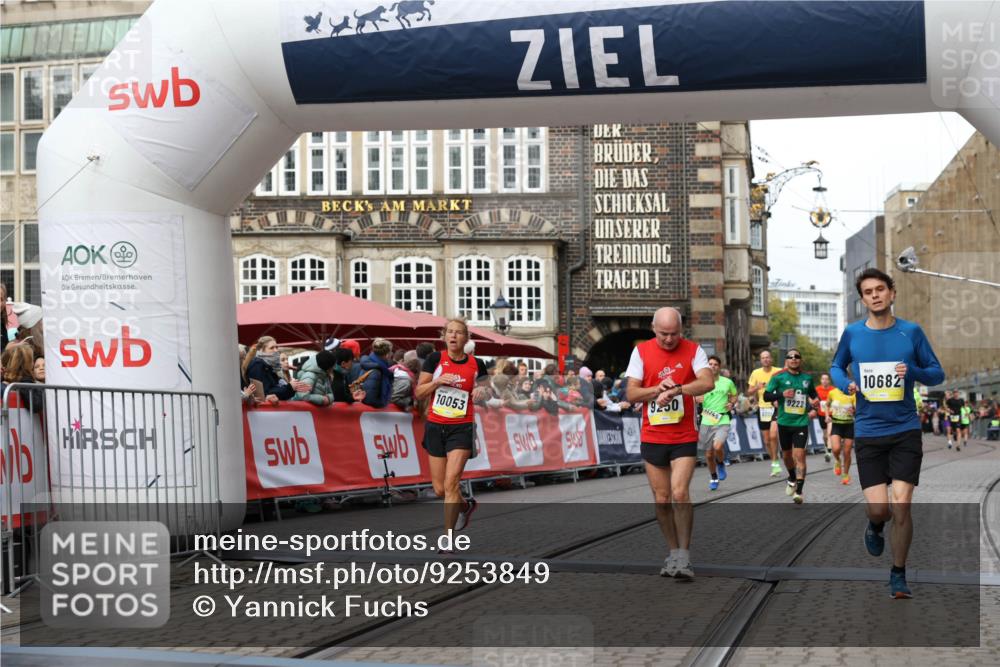 05.10.2025 - 20. swb-Marathon Bremen Yannick Fuchs http://msf.ph/oto/9253849 05.10.2025 10:45:43 Ziel 8000, 9200, 9222, 9250, 10053, 10682, 11678, 11745 meine-sportfotos.de