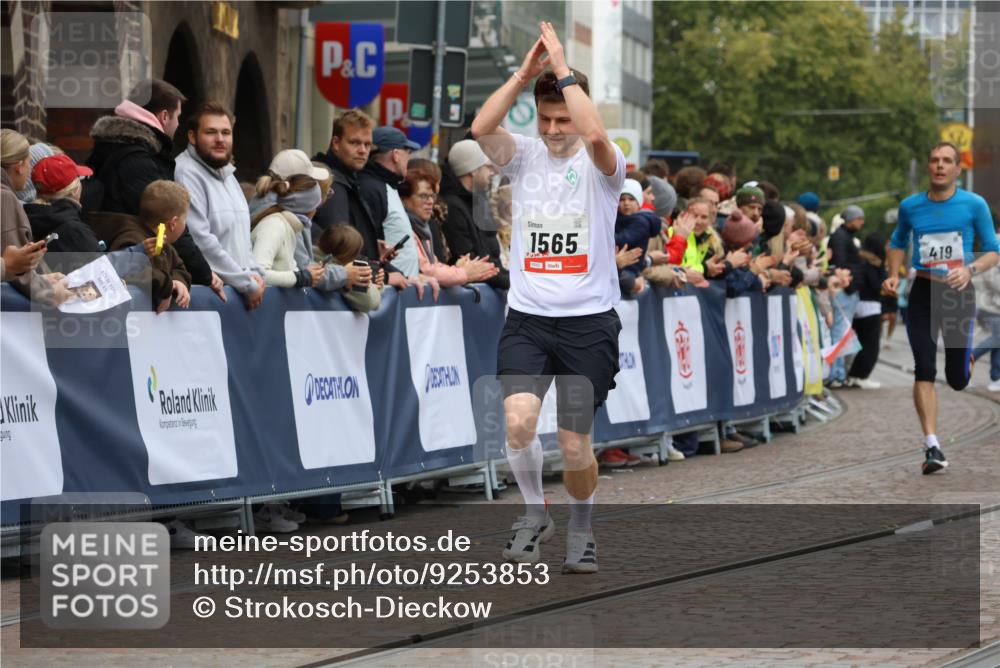 05.10.2025 - 20. swb-Marathon Bremen Strokosch-Dieckow http://msf.ph/oto/9253853 05.10.2025 12:51:51 Ziel 419, 1565 meine-sportfotos.de