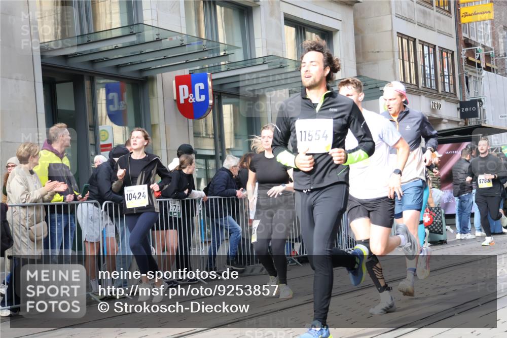 05.10.2025 - 20. swb-Marathon Bremen Strokosch-Dieckow http://msf.ph/oto/9253857 05.10.2025 10:56:03 Ziel 9258, 9424, 9547, 9783, 9790, 9855, 9932, 9968, 10005, 10028, 10042, 10179, 10191, 10196, 10387, 10424, 10546, 10590, 10648, 10989, 10992, 11100, 11253, 11260, 11364, 11366, 11554, 11571, 11630, 11662, 11691, 11723, 11741, 9258, 9424, 9547, 9783, 9790, 9855, 9932, 9968, 10005, 10028, 10042, 10179, 10191, 10196, 10387, 10424, 10546, 10590, 10648, 10989, 10992, 11100, 11253, 11260, 11364, 11366, 11554, 11571, 11630, 11662, 11691 meine-sportfotos.de