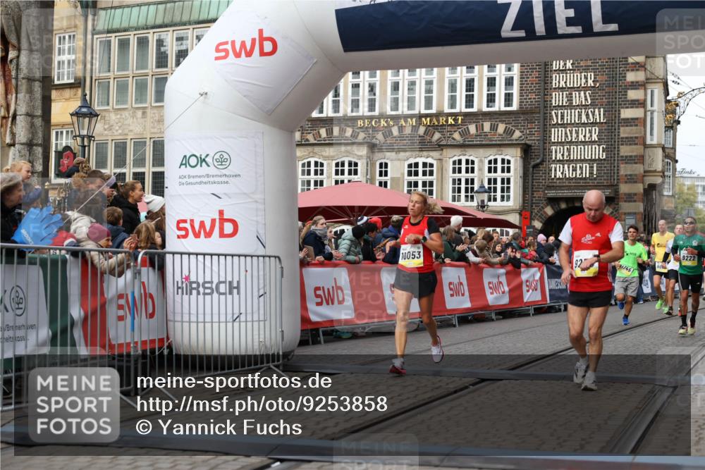 05.10.2025 - 20. swb-Marathon Bremen Yannick Fuchs http://msf.ph/oto/9253858 05.10.2025 10:45:43 Ziel 8000, 9200, 9222, 9250, 10053, 10682, 11678, 11745 meine-sportfotos.de