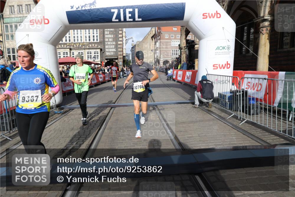 05.10.2025 - 20. swb-Marathon Bremen Yannick Fuchs http://msf.ph/oto/9253862 05.10.2025 10:54:42 Ziel 9367, 10032, 10174, 10178, 10296, 10768, 11045, 11089, 11321, 11694 meine-sportfotos.de