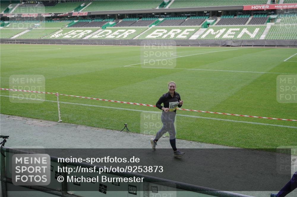05.10.2025 - 20. swb-Marathon Bremen Michael Burmester http://msf.ph/oto/9253873 05.10.2025 10:42:27 Laufen im Stadion 7069, 8225, 8865, 9212, 9276, 9410, 9481, 9519, 9557, 9648, 9649, 9664, 9680, 9734, 9798, 9815, 9836, 9837, 9945, 9972, 9999, 10031, 10074, 10082, 10087, 10129, 10134, 10189, 10239, 10245, 10248, 10264, 10333, 10365, 10366, 10396, 10412, 10415, 10417, 10463, 10499, 10522, 10684, 10722, 10815, 10824, 10860, 10943, 11056, 11097, 11112, 11126, 11142, 11170, 11172, 11206, 11395, 11473, 11584, 11634, 8533, 9632, 9982, 10125, 10148, 10214, 10333, 10706, 10937, 10998 meine-sportfotos.de