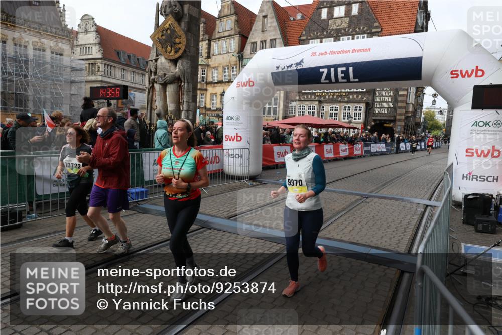 05.10.2025 - 20. swb-Marathon Bremen Yannick Fuchs http://msf.ph/oto/9253874 05.10.2025 11:14:47 Ziel 9861, 9970, 10722, 11473 meine-sportfotos.de