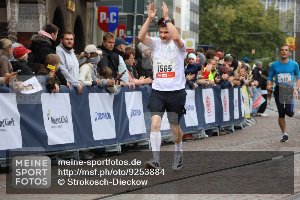 05.10.2025 - 20. swb-Marathon Bremen Strokosch-Dieckow http://msf.ph/oto/9253884 05.10.2025 12:51:51 Ziel 419, 1565 meine-sportfotos.de