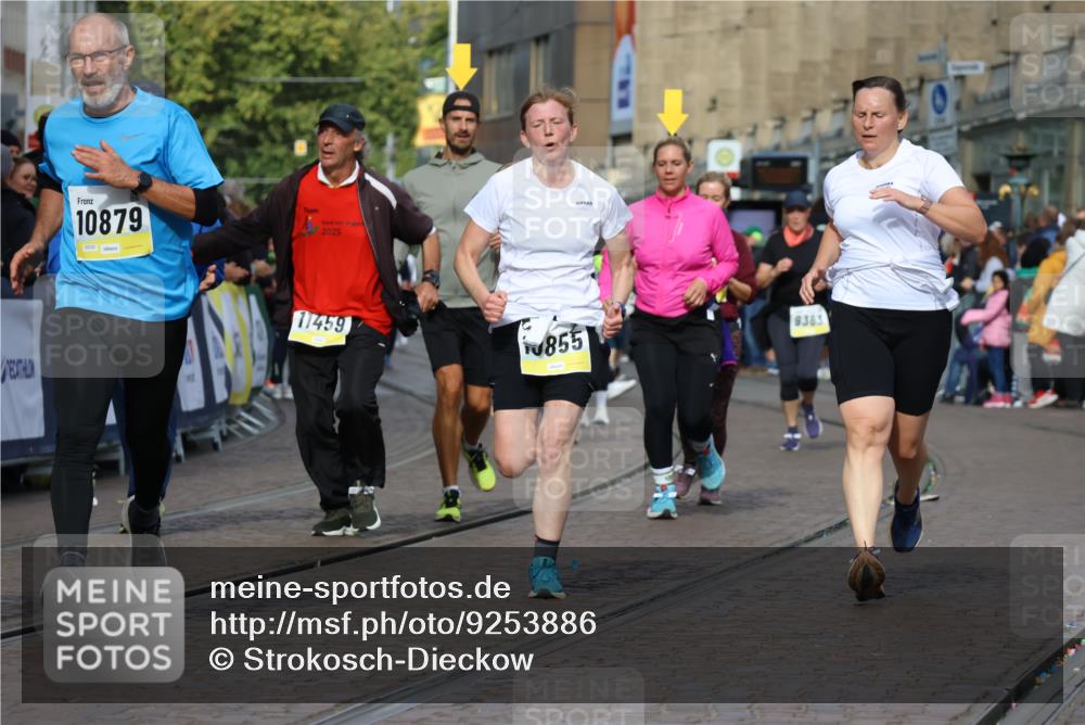 05.10.2025 - 20. swb-Marathon Bremen Strokosch-Dieckow http://msf.ph/oto/9253886 05.10.2025 11:02:00 Ziel 9324, 9426, 9536, 9686, 10301, 10837, 10855, 10879, 10887, 10944, 11014, 11415, 11459 meine-sportfotos.de