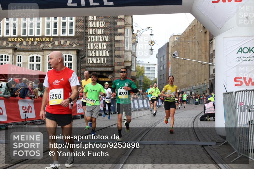 05.10.2025 - 20. swb-Marathon Bremen Yannick Fuchs http://msf.ph/oto/9253898 05.10.2025 10:45:46 Ziel 8000, 9200, 9222, 9250, 9709, 10053, 10639, 10682, 10792, 11678, 11745 meine-sportfotos.de